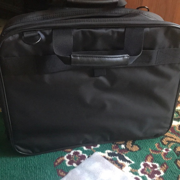 Targus padding laptop bag- black color - Picture 11 of 16